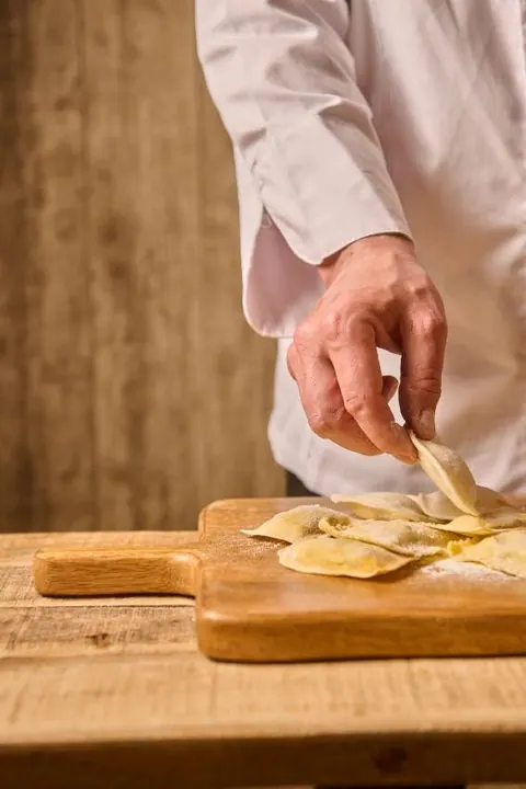 Pasta rellena de perdiz escabechada