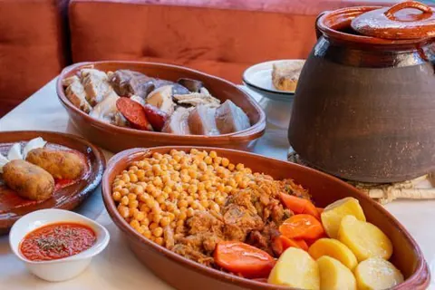 El cocido tradicional al estilo Café de la Ópera